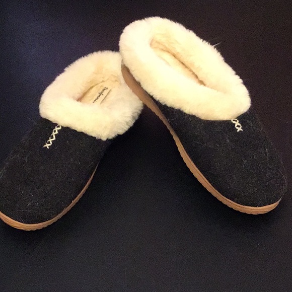 dearfoams Shoes - Dear foams slippers